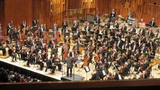 ラトルがベルリン・フィルを退任して、ロンドン交響楽団のシェフになり、ここで活躍開始！