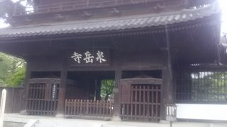 泉岳寺に入り二つ目にある門