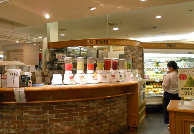 仙台では有名な老舗果物店のジュースのお店です
