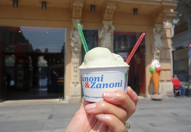 ウィーンで一番有名なアイスクリーム屋さん。