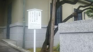 主税の菩提を伴う意味で、三田からこちらに移植された梅