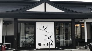 鄙びた温泉街の風情ある共同浴場