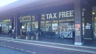 たくさんのお土産と遊覧船。