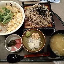 ロースカツ丼ミニざる付き990円です