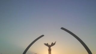 洒落たオブジェが朝日に染まっていく様子が見事でした