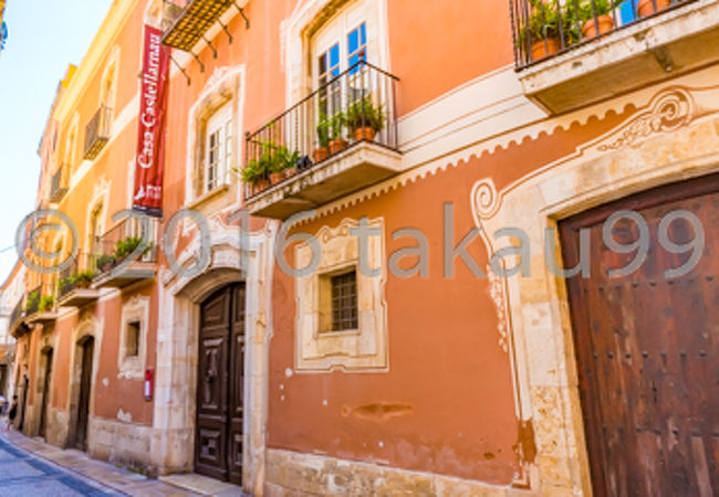 ピロンズストリートのすぐそばに建っている歴史的建造物の博物館です。