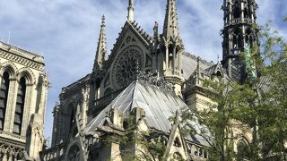 ノートルダム教会の裏側の写真スポット