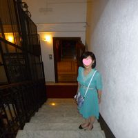 渋いエレベータがあります