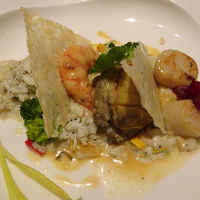 ディナーの一品・海老、鮑、帆立