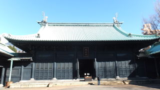 大きくて立派な建物でした