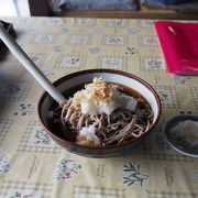 大内宿の眺められるお店で、蕎麦大盛りがリーズナブル