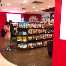 地下1階の日本食品屋さん「Iroha Mart」。