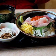 海鮮丼