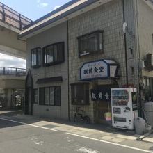 駅前にあります。