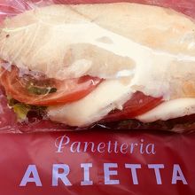 モッツァレラチーズとトマトのサンド