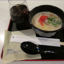 羽田空港国際線 ANAラウンジ (110番ゲート付近)