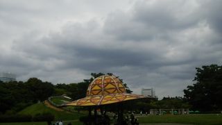 広い、長い公園