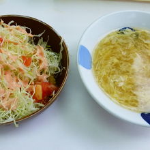 サラダとスープ付き