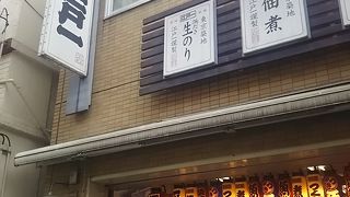 色々なお土産の品物を買うことができます