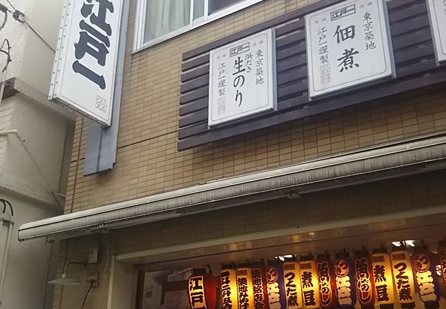 色々なお土産の品物を買うことができます