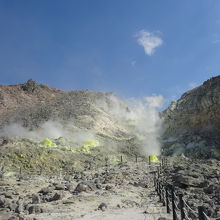 噴煙を間近に見られます