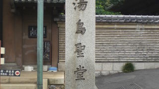 湯島聖堂は、江戸幕府が儒学の教育ために設立した機関で、後の大学の前身となりました。