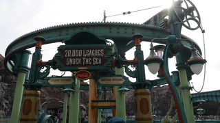 小型潜水艇で海底を探索。未知なる世界へ！