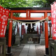 日枝神社の日本橋摂社の境内にあります
