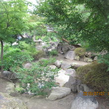 園内の枯れ泉水１