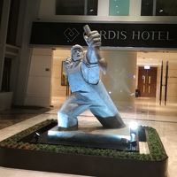 ランガムプレイスからのホテル入り口