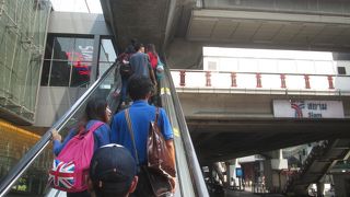 エスカレーターがあります