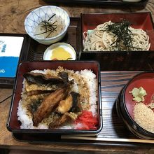 ます重半そば付き、暑い盛りにどうぞ&#128166;