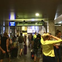 ペデストリアンデッキは常に混雑