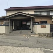 大広間でラーメン。