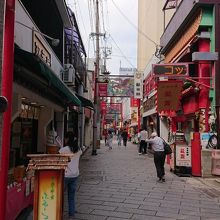 閑散とした街並み