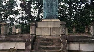 青山霊園の中のお墓