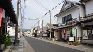 本陣の前のメインストリートはまっすぐ