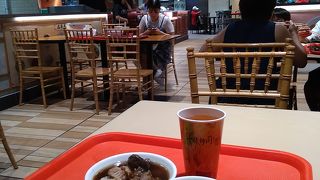 一人でも食事がしやすいです。