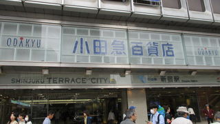 地下食品フロアーはジャンルも豊富で品揃えも良いです