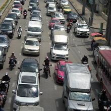 バンコクの渋滞深刻化は、バイクタクシーの需要を促進しています