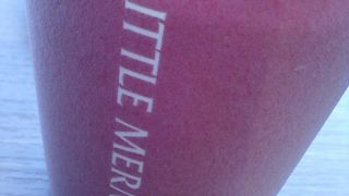 バス待ちのとても便利なスペースです。