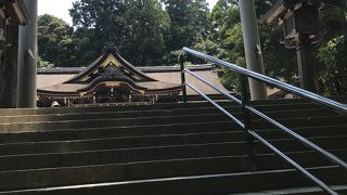 パワースポットの山の麓の神社