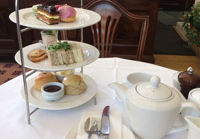 ローマンバス併設レストランでアフタヌーンティ