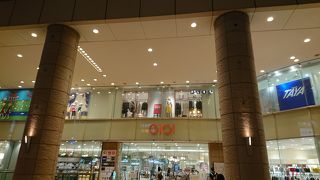 若者やファミリー向けのマルイ。