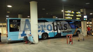 空港-カタルーニャ広場往復で利用しました。
