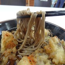 そばの麺は中太