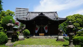 本殿はお寺のような感じ
