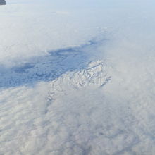 雲の切れ間から雄大な北の大地が見えました。