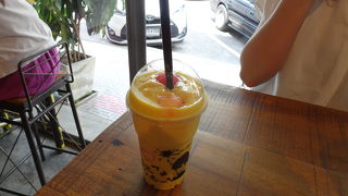 いつも行くマンゴスムジーショップが無くなっていたので