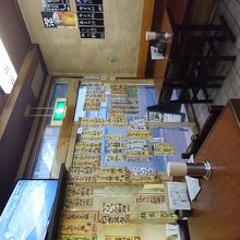 メニューの張り紙が多いが種類はそんなに多くない